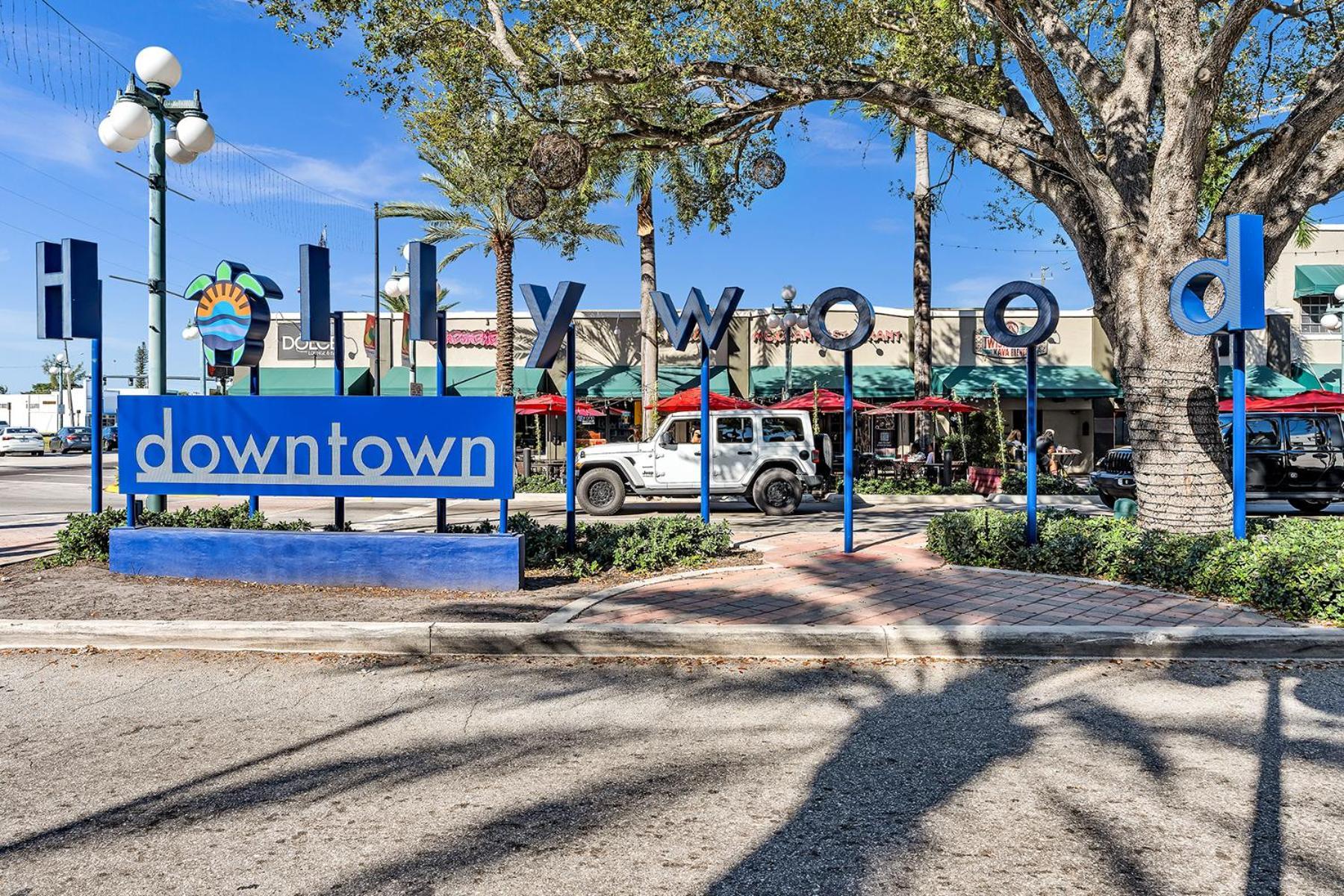 Young Circle & Hollywood Blvd Posh Studio Suite Exterior photo